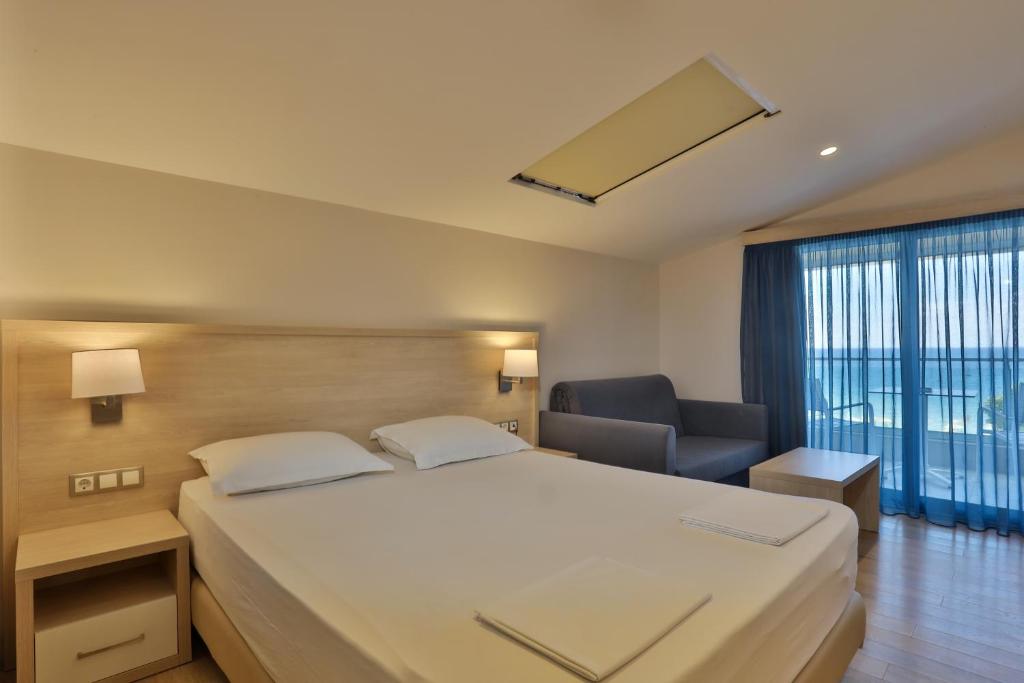 Alarzo Rooms