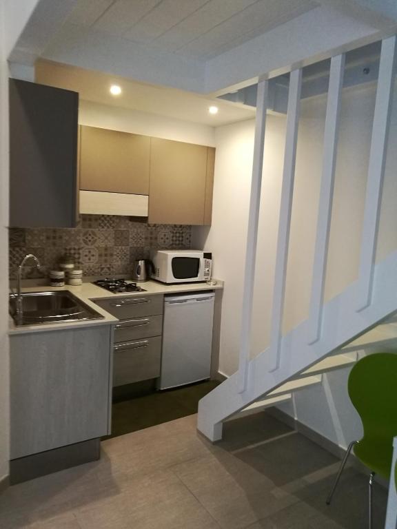 A kitchen or kitchenette at Acquamarina