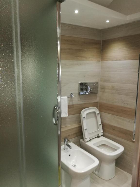 A bathroom at Acquamarina
