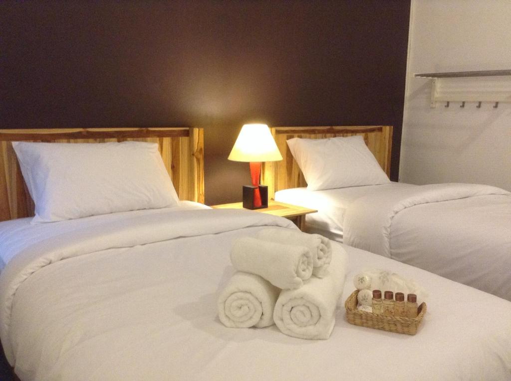 Cama ou camas em um quarto em Space Ben Guest House @ Muangkao