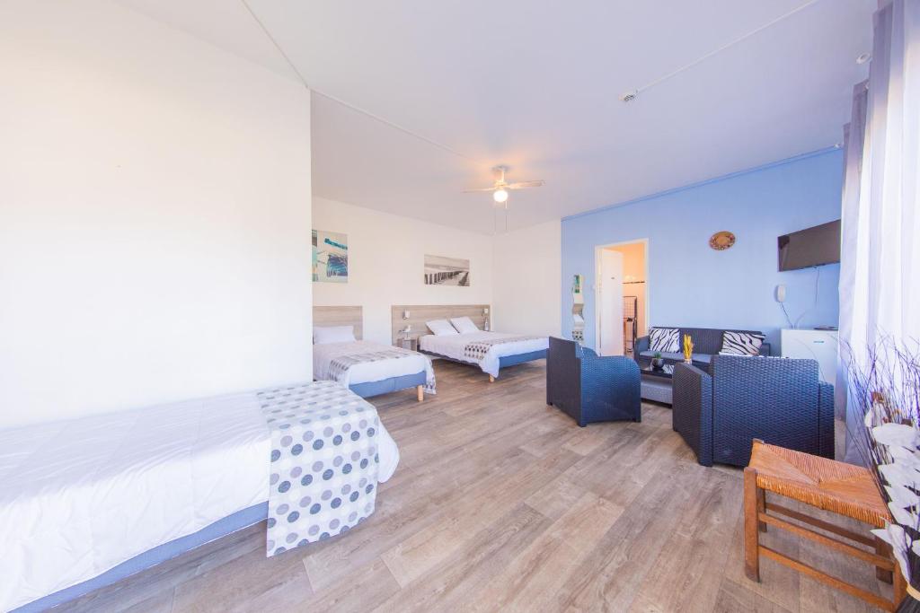 Postel nebo postele na pokoji v ubytování Hôtel Land'Azur