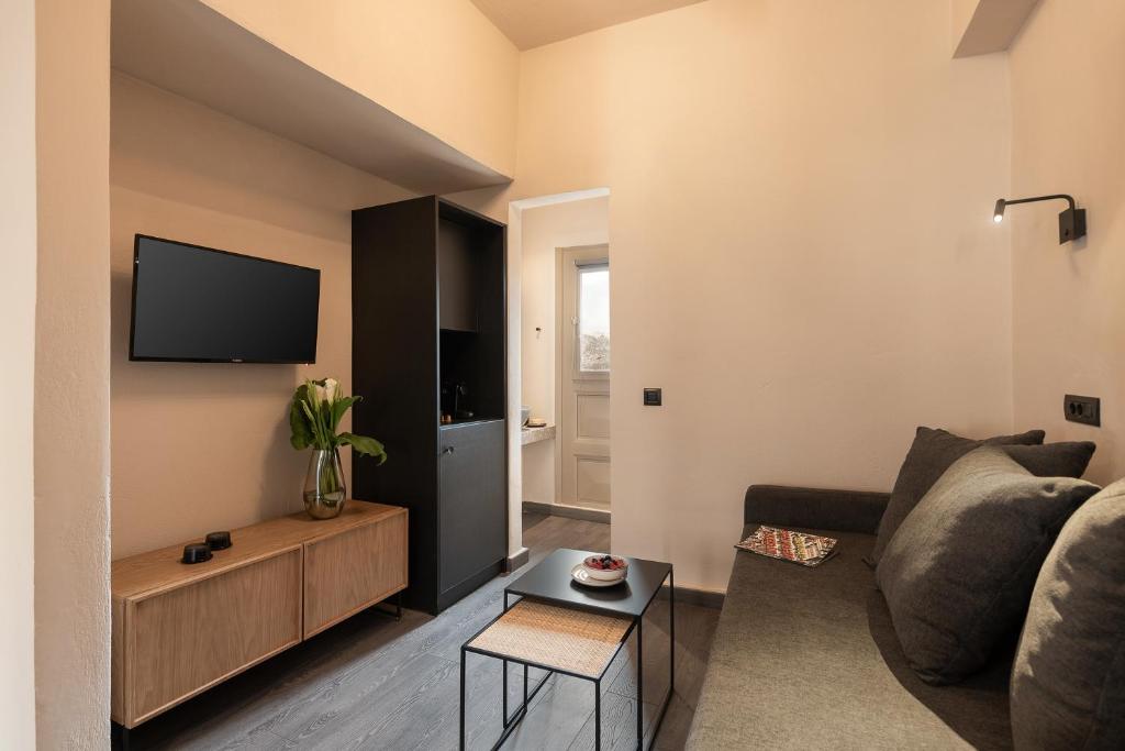 TV a/nebo společenská místnost v ubytování Anaem Eclectic Rooms