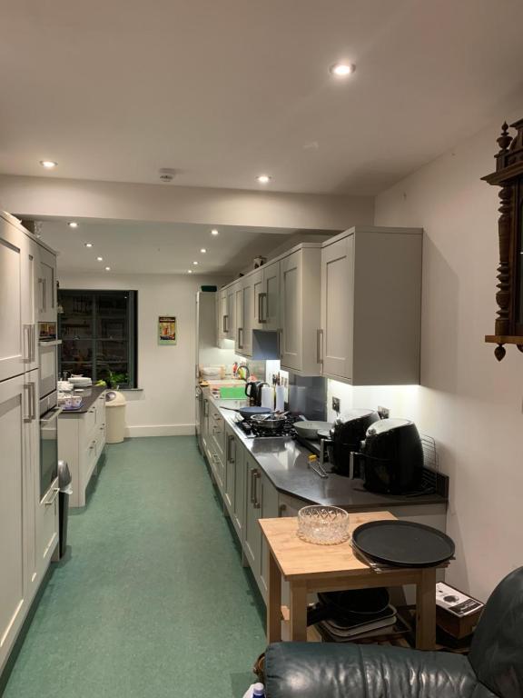 Kuchyň nebo kuchyňský kout v ubytování Kilmorie House