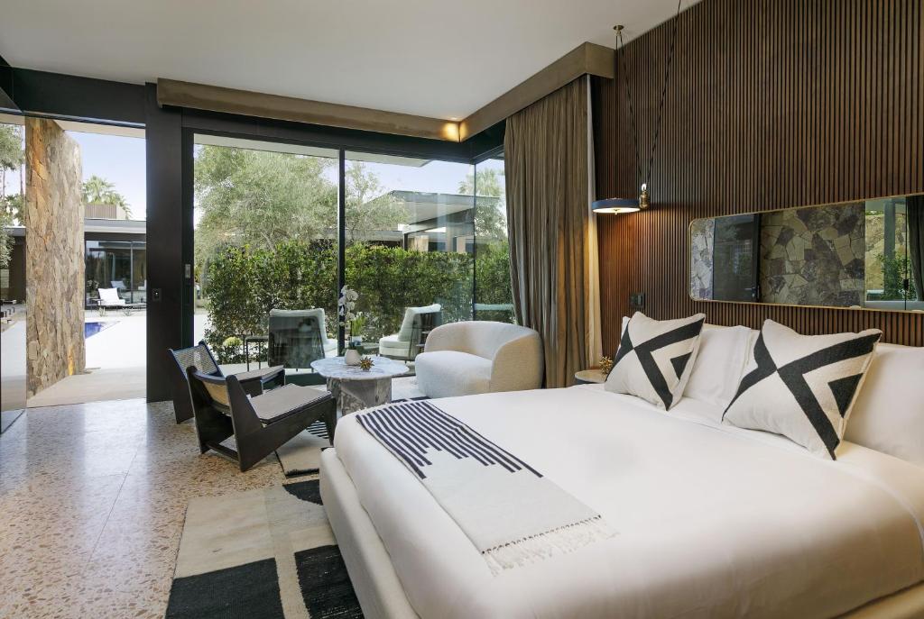 Posezení v ubytování L'Horizon Resort & Spa, Hermann Bungalows