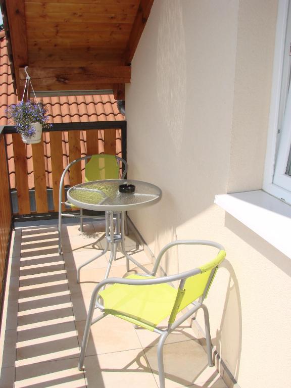 A balcony or terrace at Bóbita Apartman