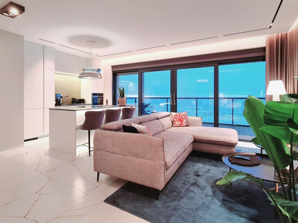 Posedenie v ubytovaní BALTIC VIEW Luxury Apartment Gardenia FRONT