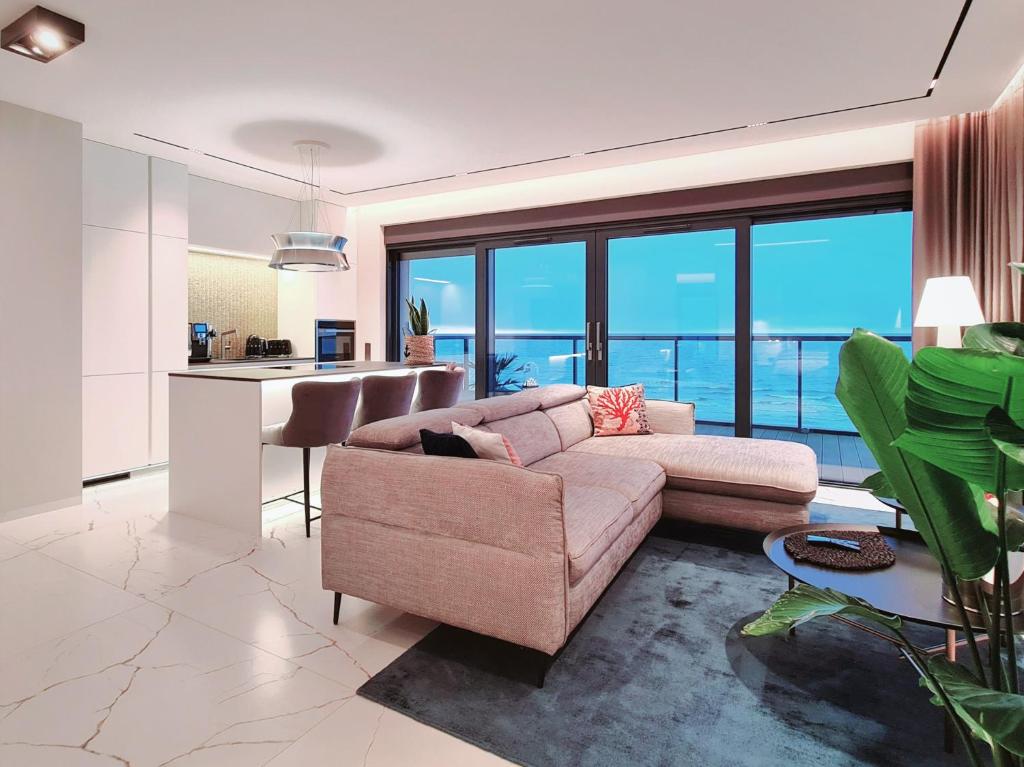 BALTIC VIEW Luxury Apartment Gardenia FRONT - Housity