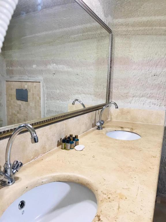 Seven Rock Cave Hotel - 4