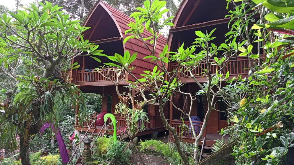 a tree house in the middle of a forest at Bulian Homestay in Kubutambahan