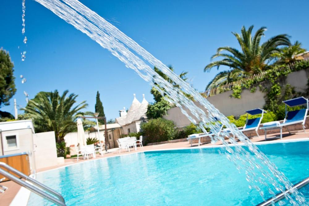Bazén v ubytování Park Hotel La Grave nebo v jeho okolí