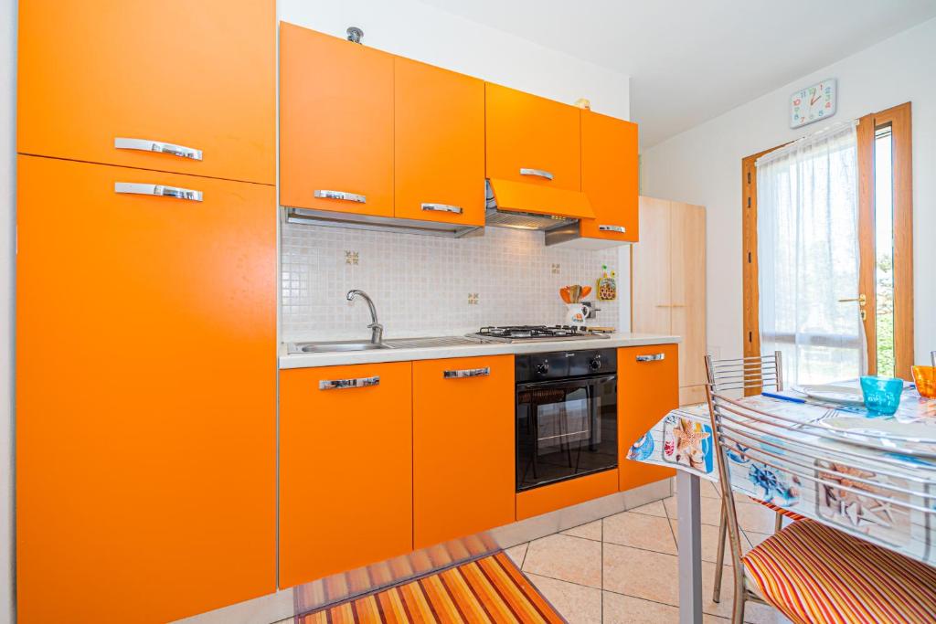 Kuchyňa alebo kuchynka v ubytovaní Apartment in villa 2 to 3 persons with large private garden