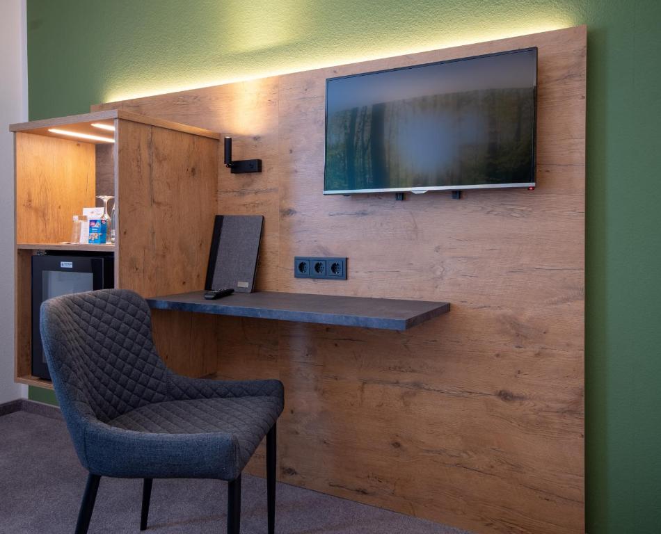 TV a/nebo společenská místnost v ubytování Hotel Stadt Aurich