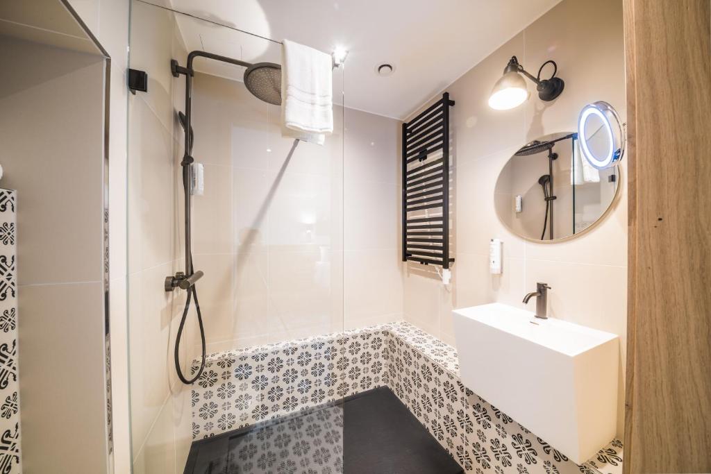 Koupelna v ubytování De BrauHotel
