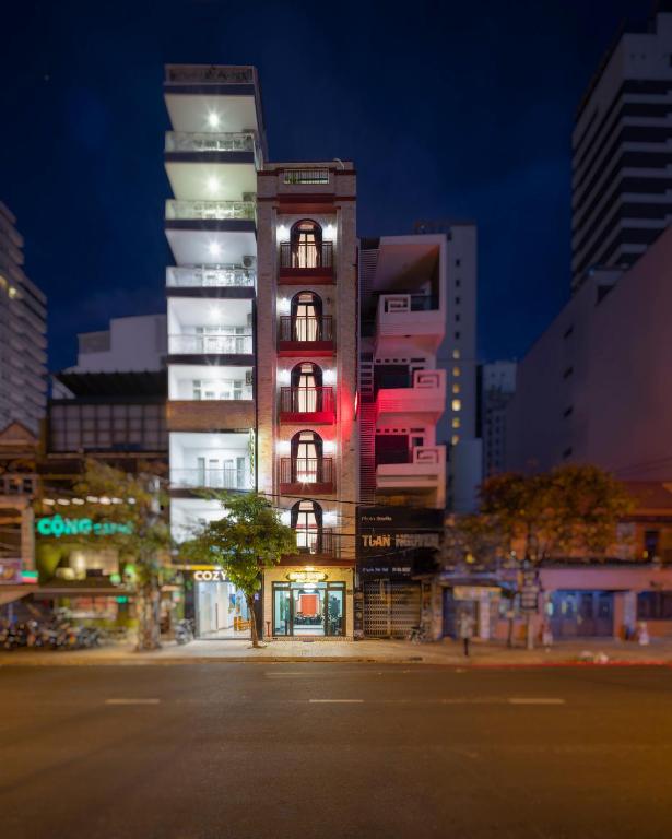 Tòa nhà nơi khách sạn tọa lạc