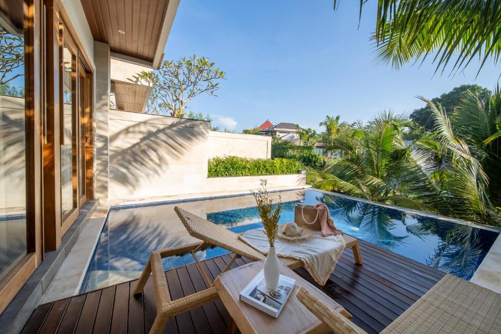 Bazén v ubytování Harsono Boutique Resort Bali nebo v jeho okolí