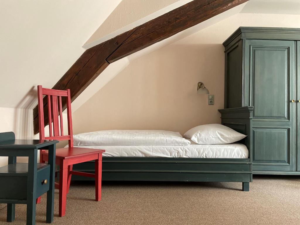 U Cervene zidle - Red Chair Hotel - Quadruple Room