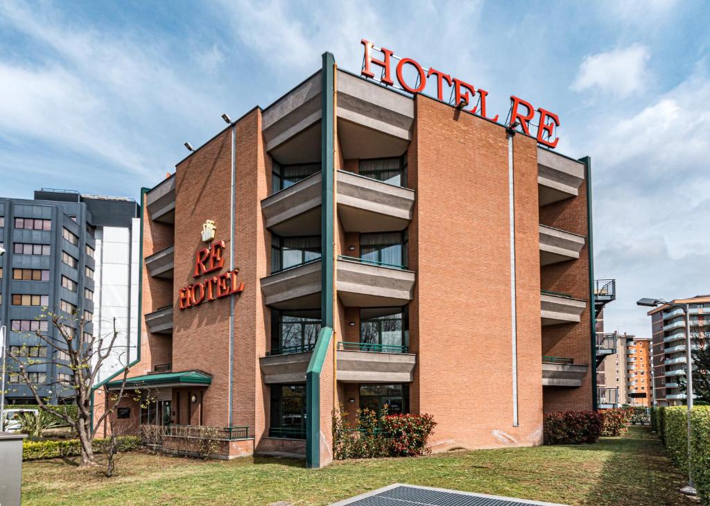 a building with a hotel sign on the side of it at BB Hotels Smarthotel Re Milano Nord in Sesto San Giovanni