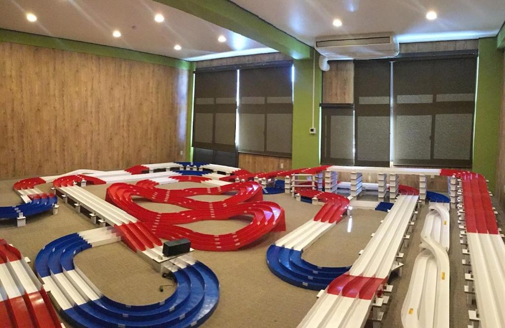 Onoにある趣味複合施設イイトコの遊具がたくさん入った部屋