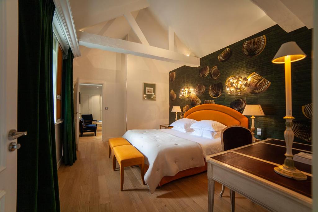 En eller flere senge i et værelse på Le Château De Beaulieu