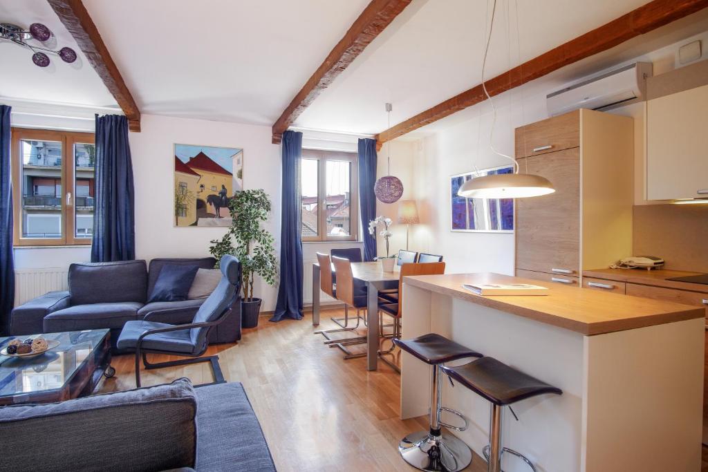 Kuchyň nebo kuchyňský kout v ubytování Zagreb Deluxe Apartment L2