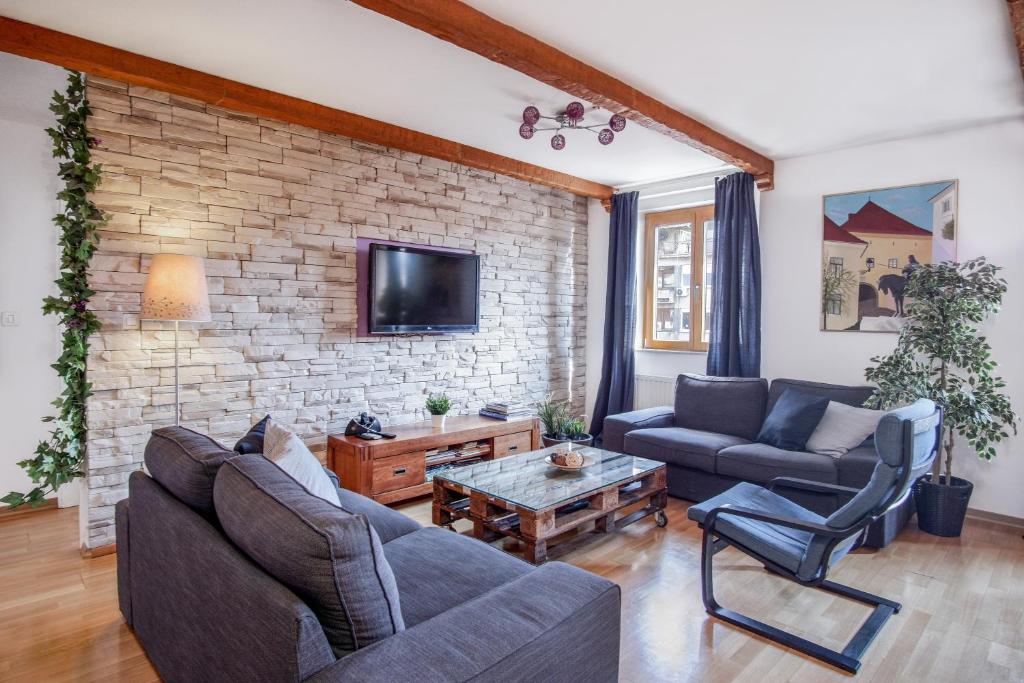 TV a/nebo společenská místnost v ubytování Zagreb Deluxe Apartment L2
