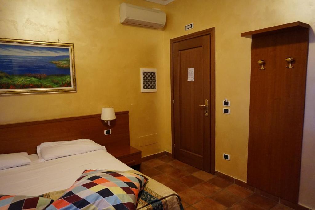Posteľ alebo postele v izbe v ubytovaní Hotel Maryelen