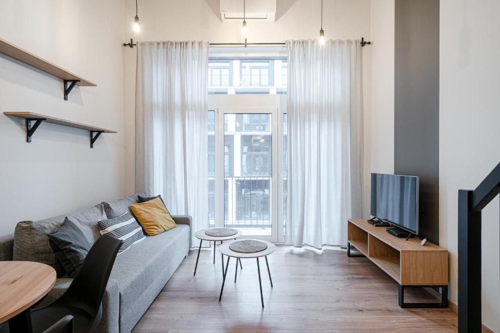 Televízia a/alebo spoločenská miestnosť v ubytovaní RentPlanet - Apartamenty Zarembowicza