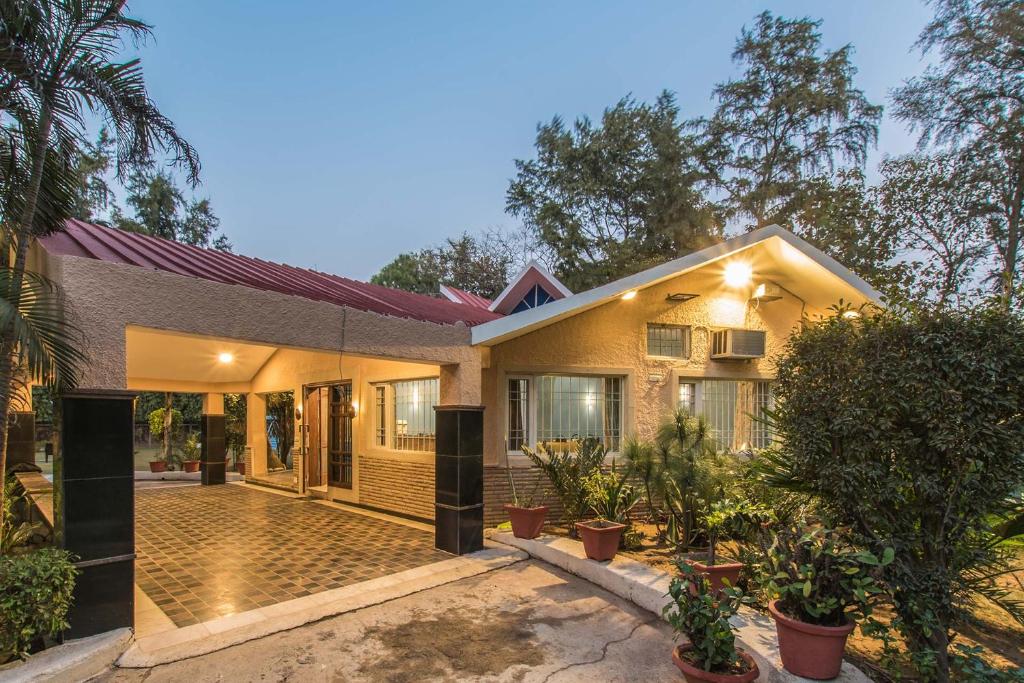 StayVista at Solitude in the Woods- 2BR Villa in Delhi Sohna, Sohna (2025년 최신 요금) StayVista at Solitude in the Woods- 2BR... 