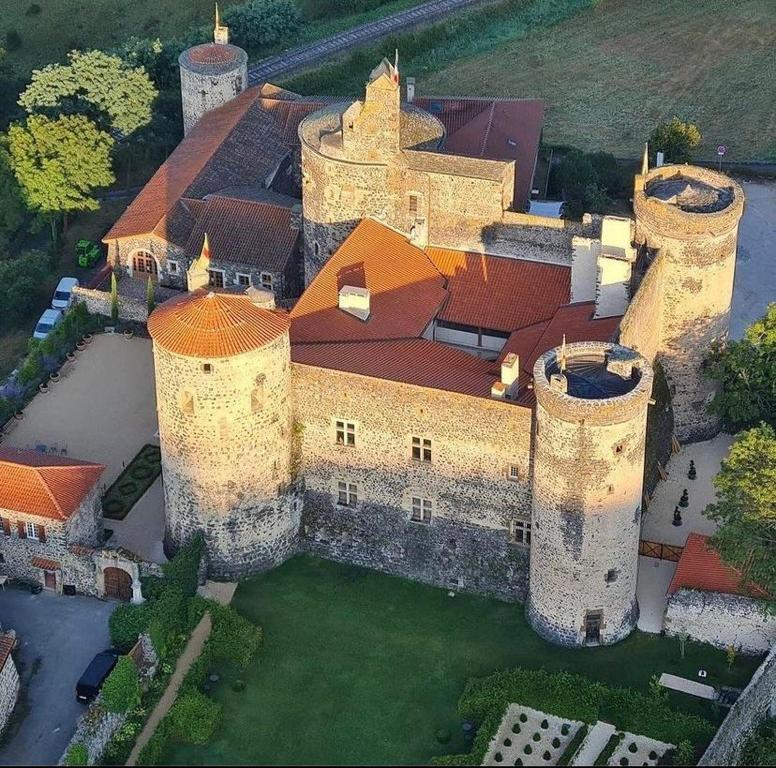 วิว Château de Saint Vidal จากมุมสูง