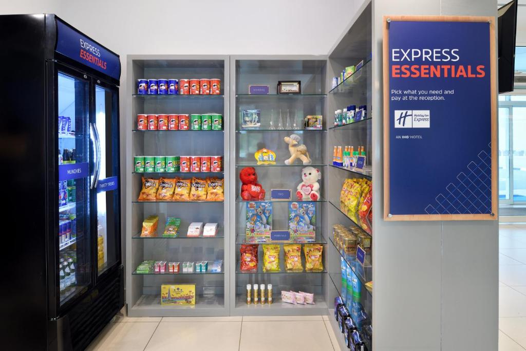 Holiday Inn Express Dubai Internet City by IHG - Resim 24