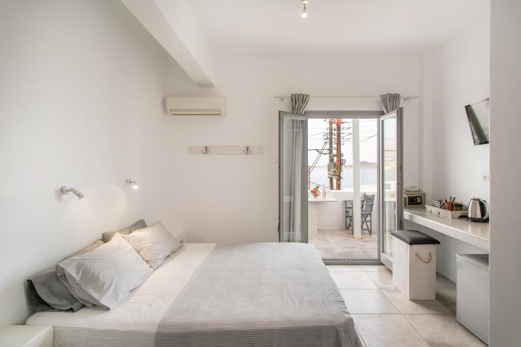 Postel nebo postele na pokoji v ubytování Irini Rooms
