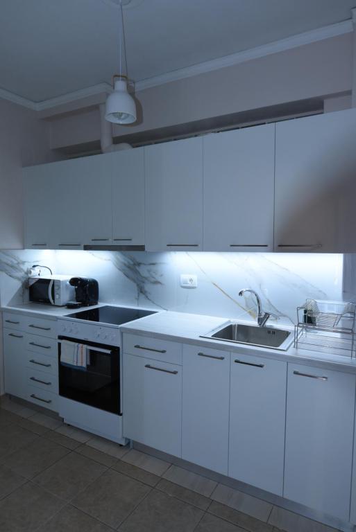 Kuchyňa alebo kuchynka v ubytovaní Valia's apartment Nafplio city center