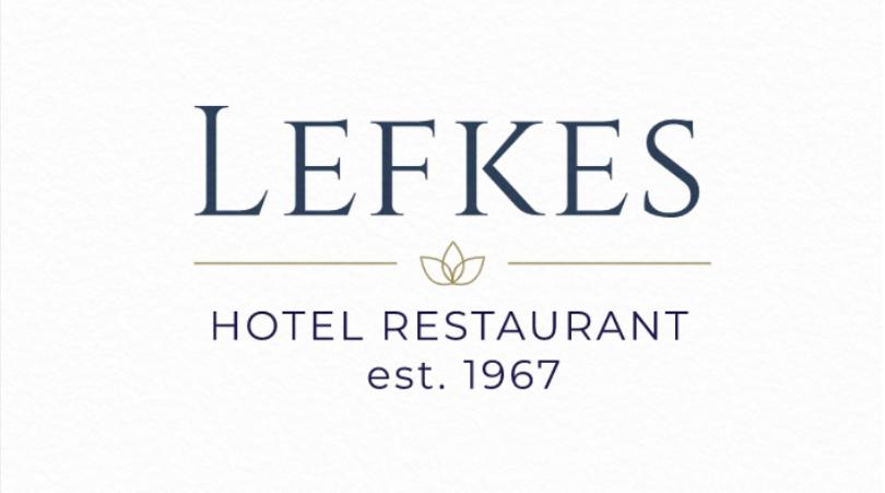 パラリア・スコティニスにあるHotel LefkesのホテルのレストランESTを読むサイン