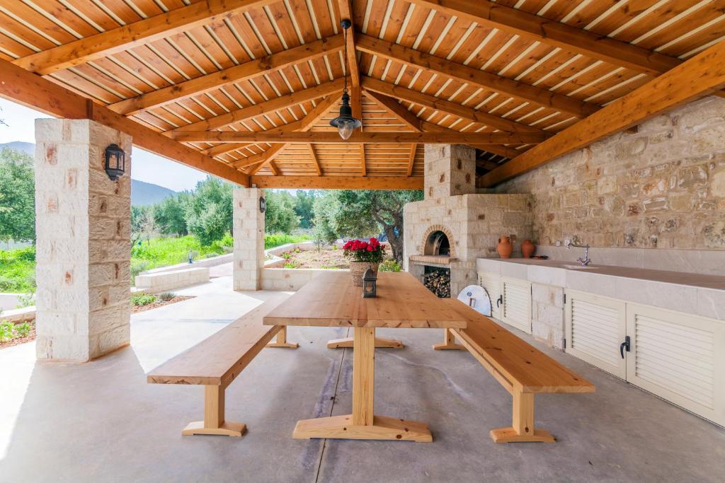 Patio alebo iná vonkajšia časť ubytovania Villa Dafni with Private Pool