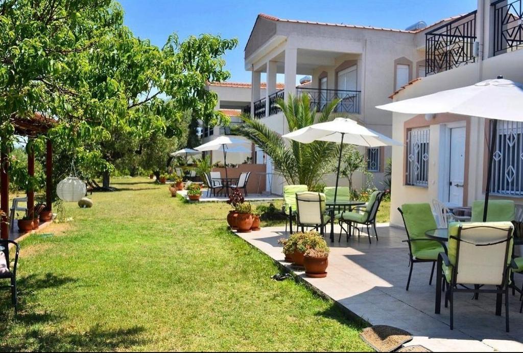 Vonkajšia záhrada v ubytovaní DERES Apartments