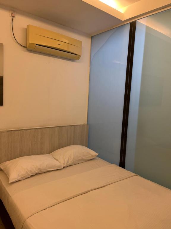 Postel nebo postele na pokoji v ubytování Coastline Hotel