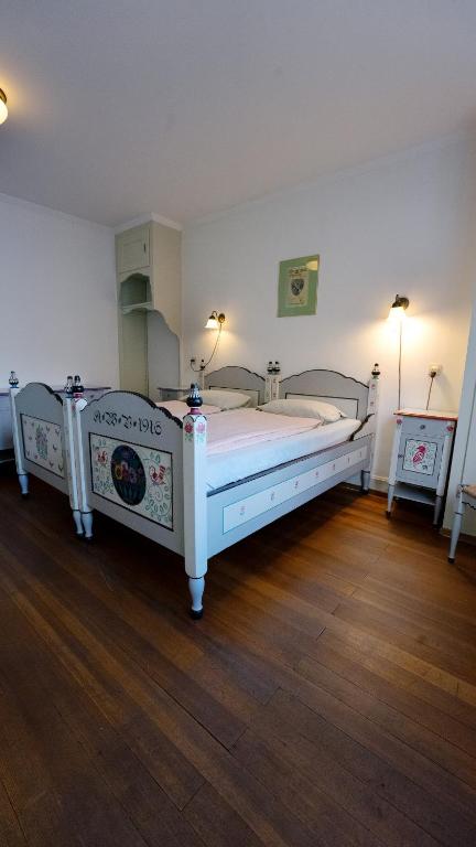 Postel nebo postele na pokoji v ubytování Leissigen Youth Hostel