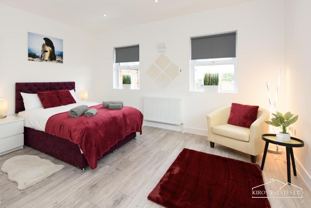 a white bedroom with a bed and a chair at Δ Ares Apartment Δ The Flame of Town in Southampton
