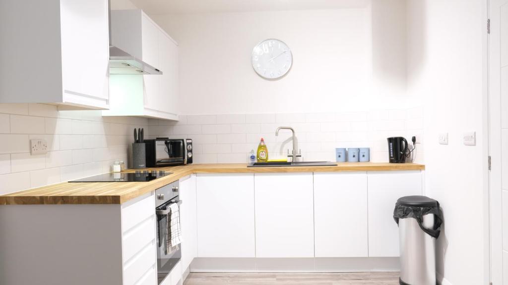 Beautiful Contractor&Family Apartment & Close to Bedford Hospital inc Free Parking