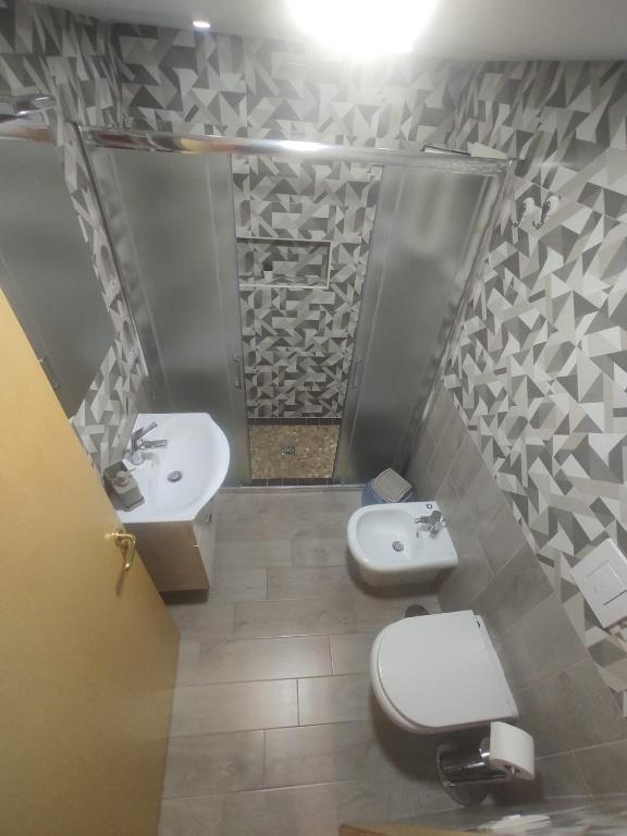 A bathroom at Sunrise 15