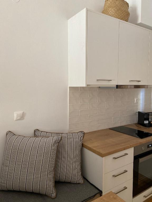Kuchyň nebo kuchyňský kout v ubytování Romanos apartments
