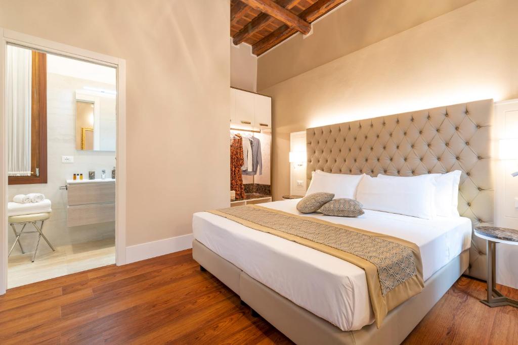 Posteľ alebo postele v izbe v ubytovaní Residenza La Duchessa Deluxe Rooms