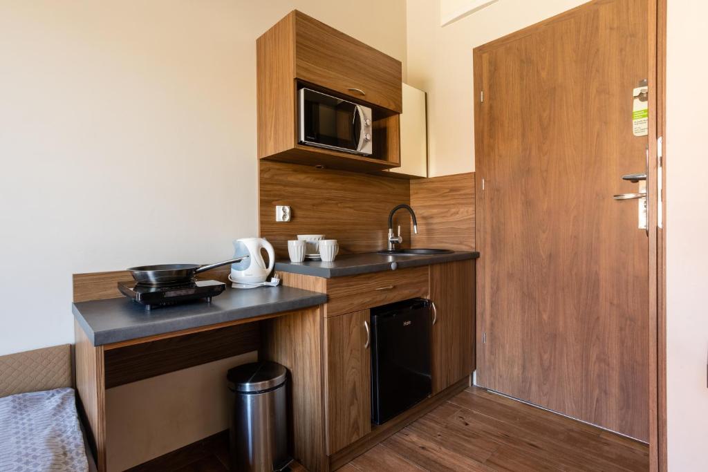 Kuchyň nebo kuchyňský kout v ubytování NoclegiJarocin Bed & Breakfast