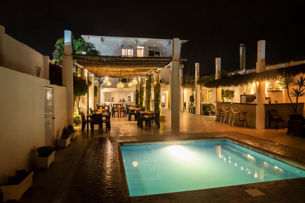 Bazén v ubytování Hotel La Ría Playas nebo v jeho okolí