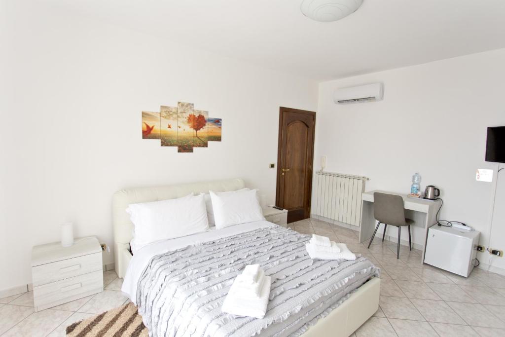 A bed or beds in a room at La Villa Carmelina