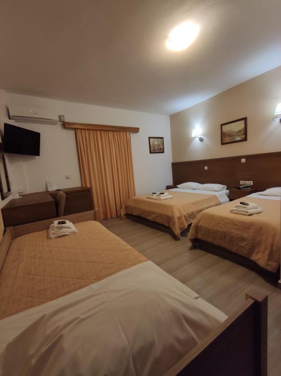 Postel nebo postele na pokoji v ubytování Filoxenia Hotel Monemvasia