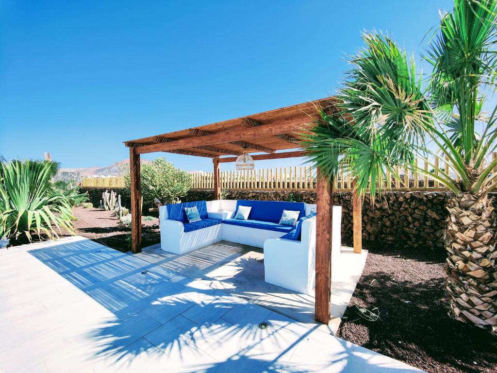 Booking.com: Villa No 23 Lajares, The Bali House , La Oliva ...