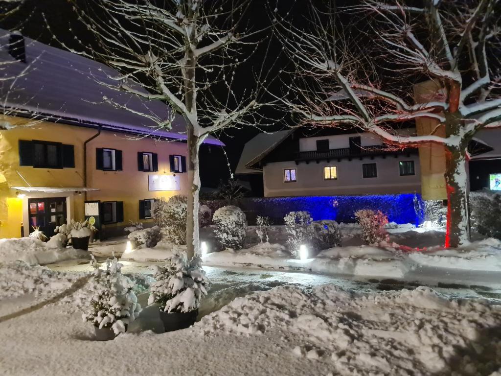 Gasthof zur Strass v zime