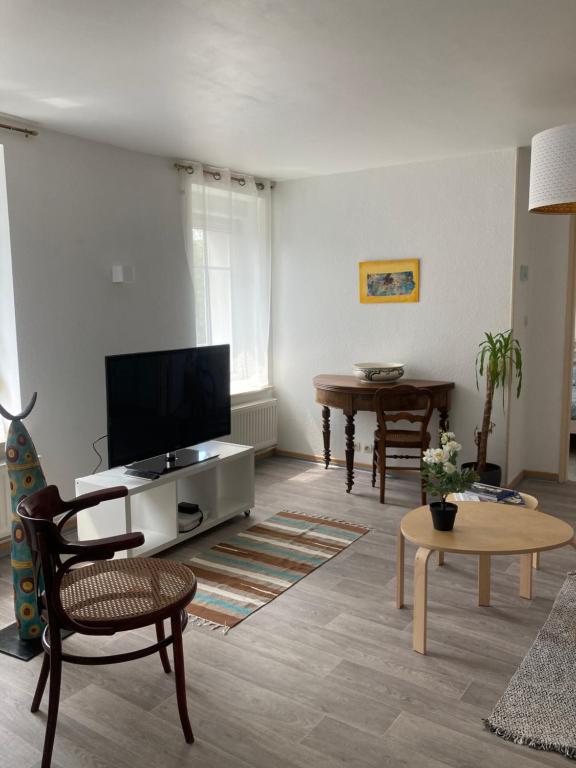 SAMBA appartement de charme 5 pers, arrière cour, patio - One-Bedroom Apartment