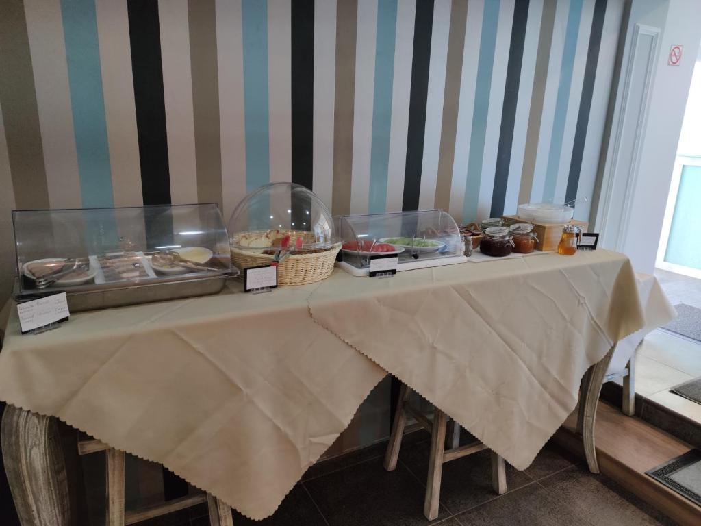 Jídlo v hotelu nebo okolí